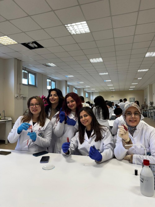 Erzincan Binali Yıldırım Üniversitesi Eczacılık Fakültesi Lip Gloss Workshop