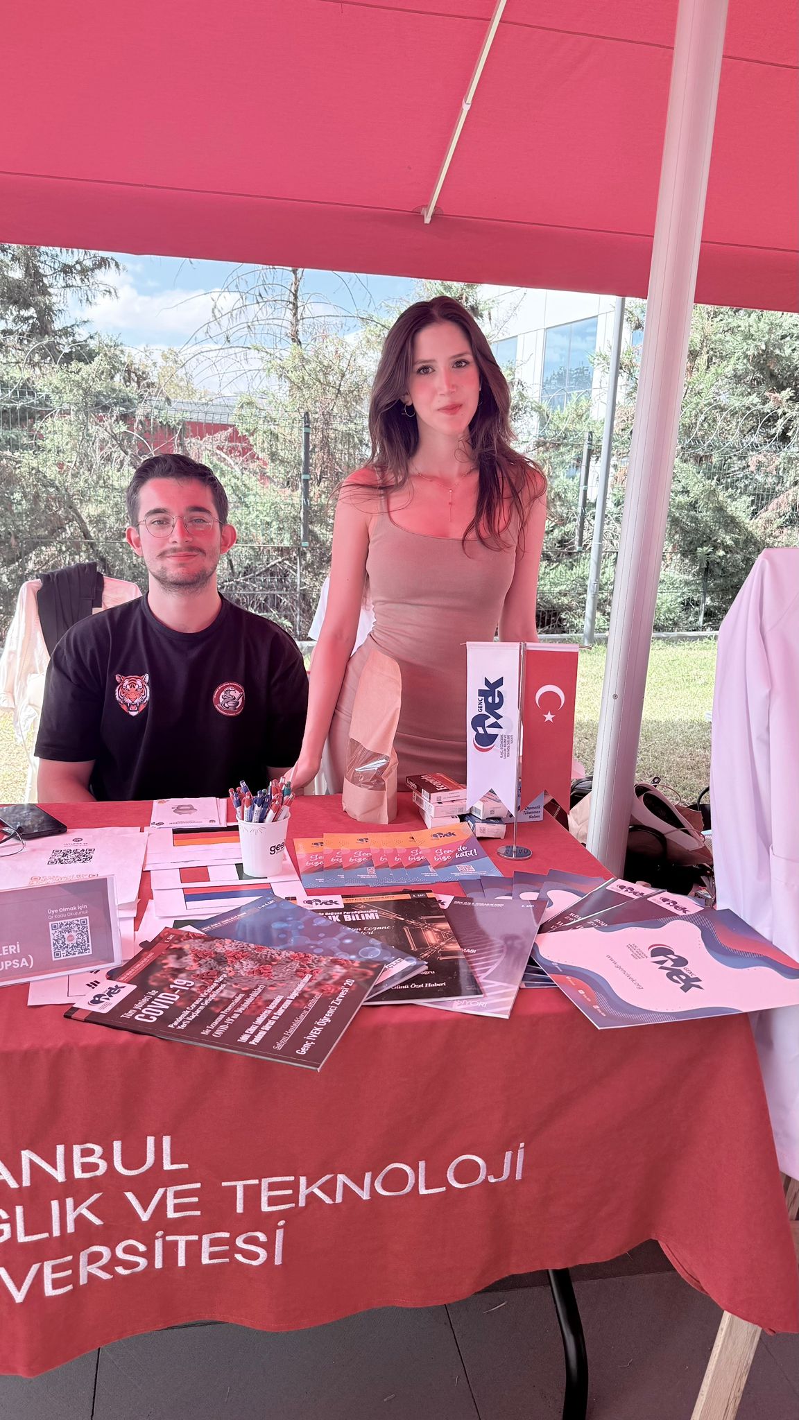  Genç İVEK İstanbul Sağlık ve Teknoloji Üniversitesi’ndeydi! 